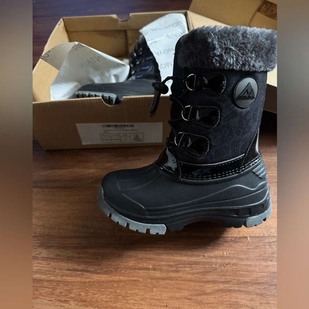 NWT Snow Boots Little Kid Size 11